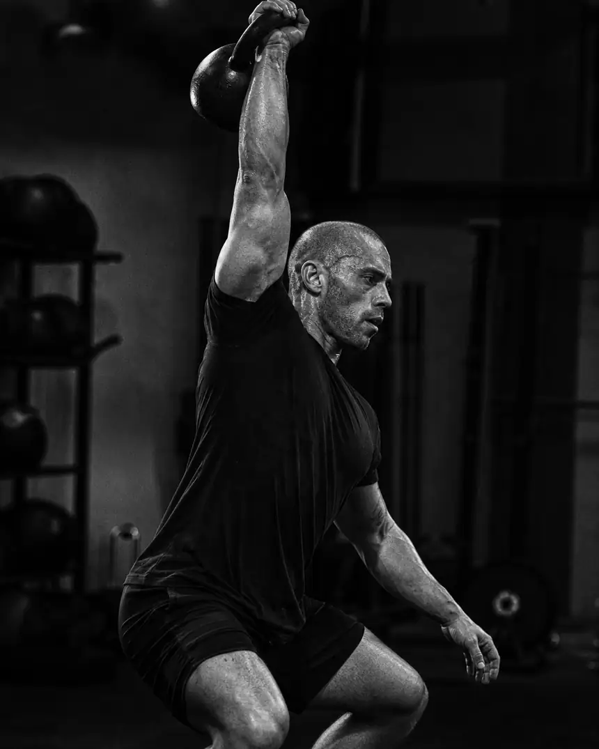 ANVIL — Programa Fitness: kettlebell em P&B